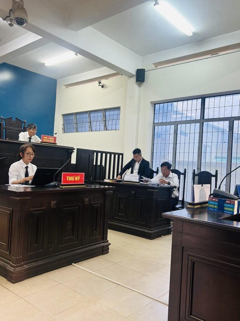 Luật sư bảo vệ Bị đơn dân sự